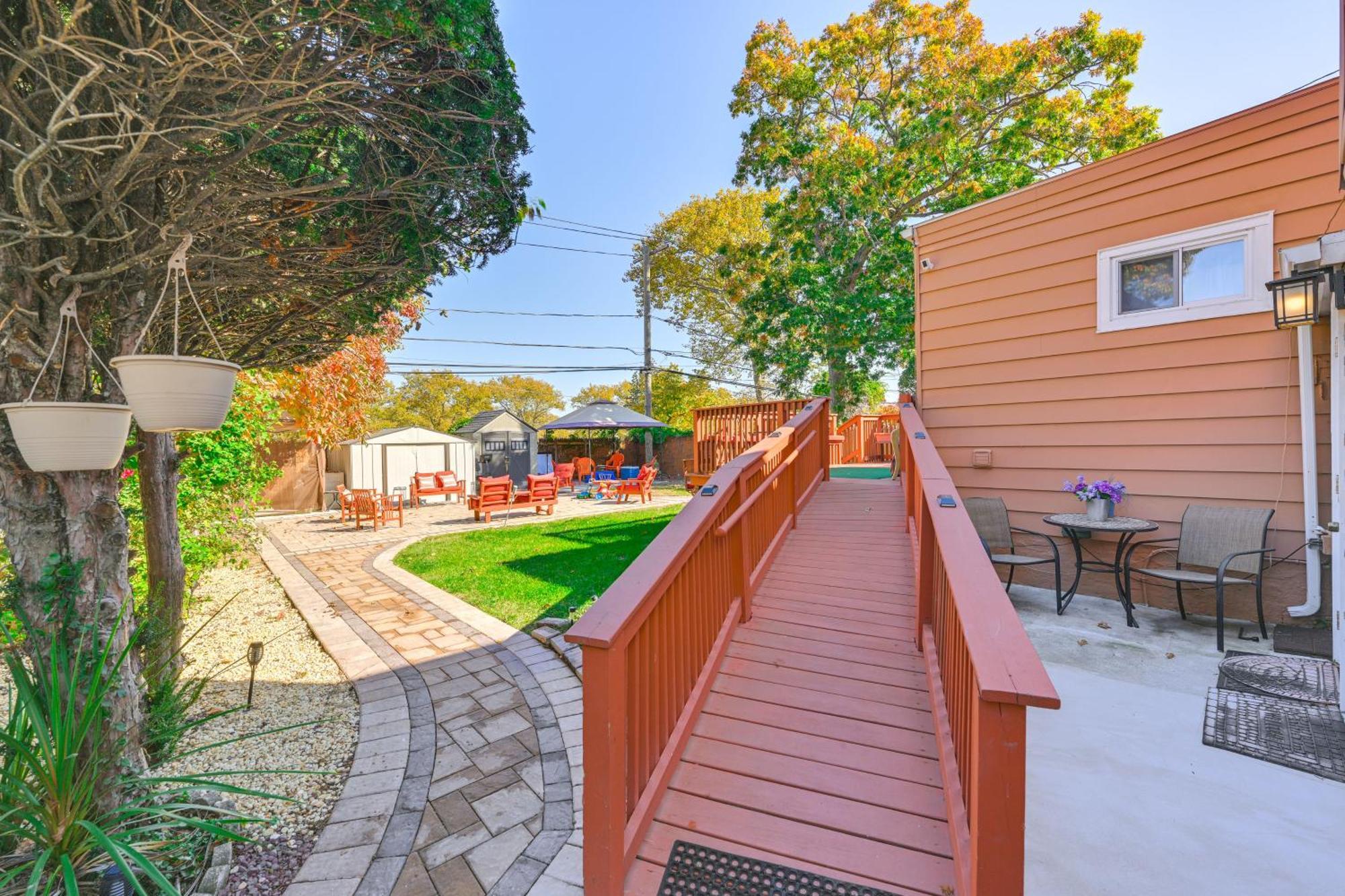 Central Elmont Studio With Great Outdoor Space! Экстерьер фото