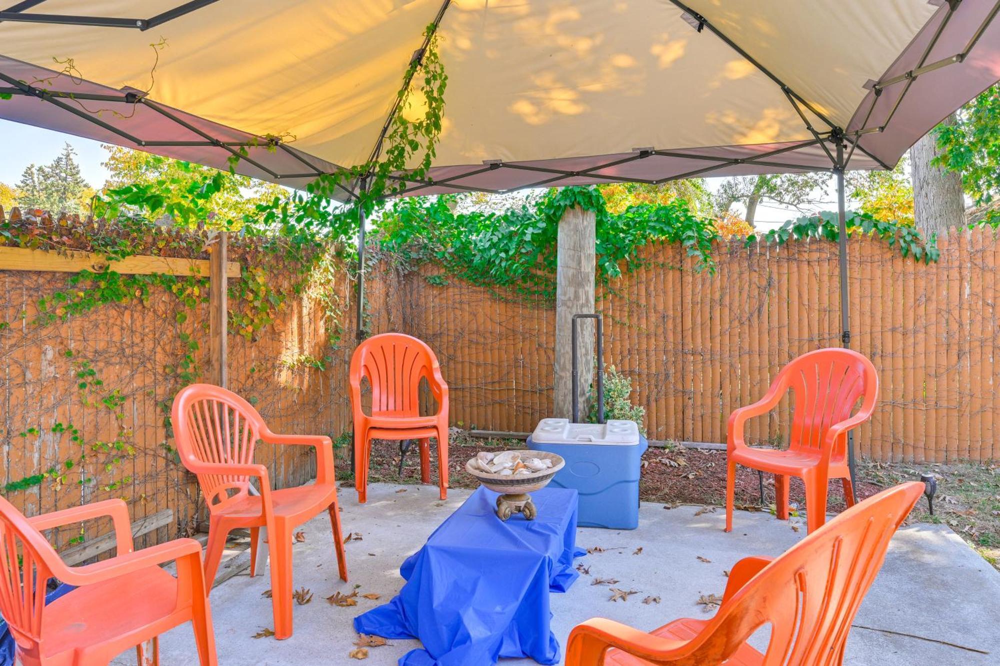 Central Elmont Studio With Great Outdoor Space! Экстерьер фото